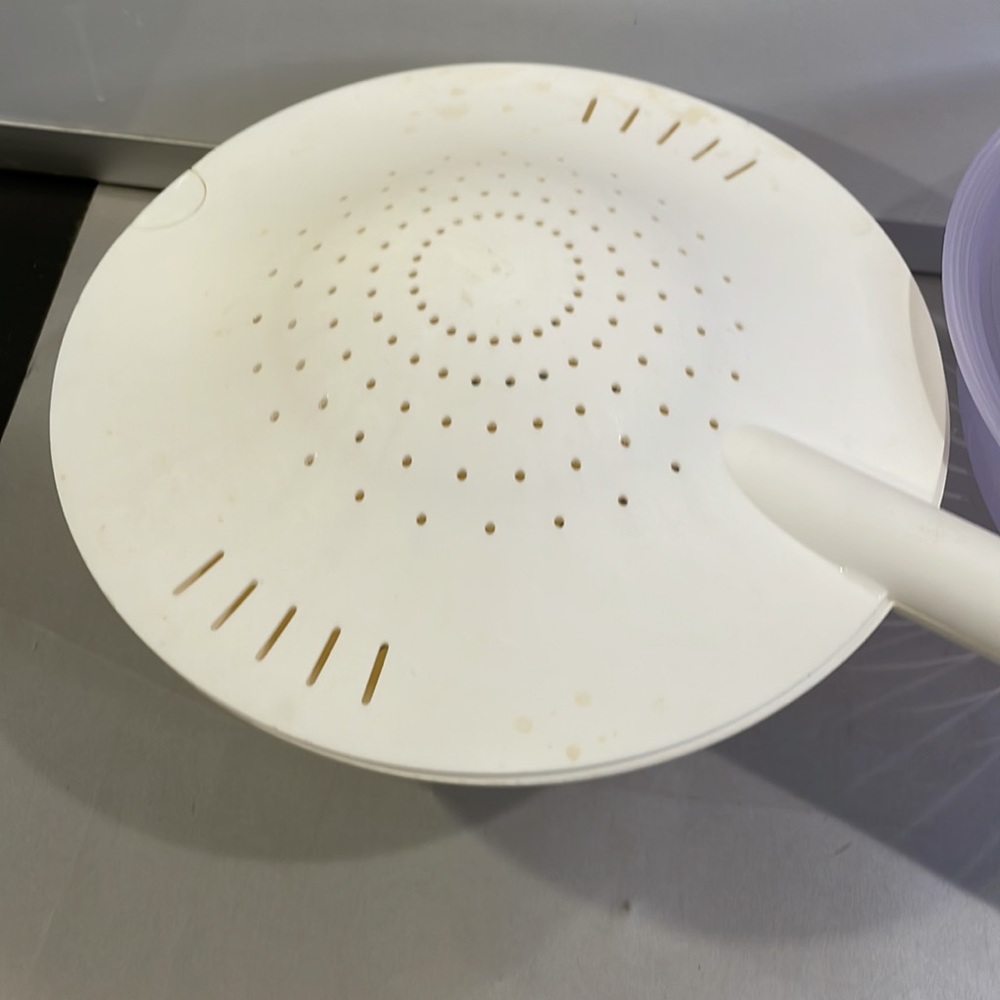 Tupperware colanders (2) - Picture 2 of 7